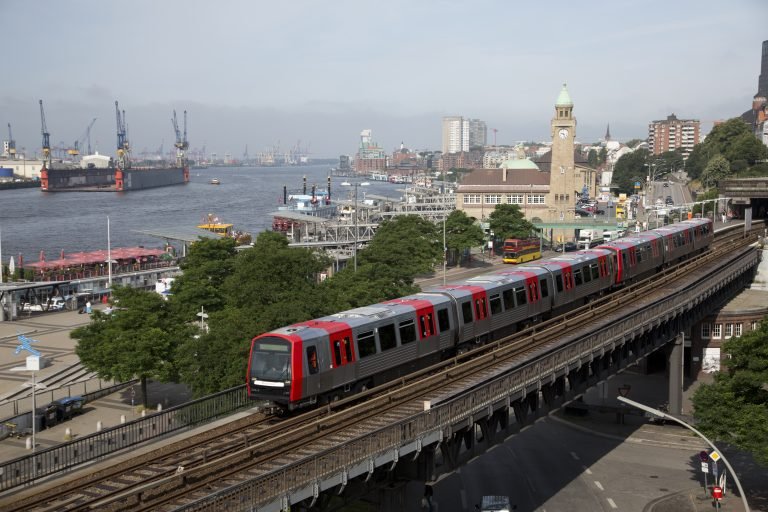 Hamburger Hochbahn train